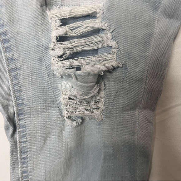 No boundaries distressed light wash skinny jeans in size 13 - Picture 7 of 12